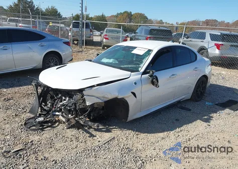 2018 Alfa Romeo Giulia Quadrifoglio Rwd z USA, uszkodzony, nr VIN ZARFAEAV8J7577341